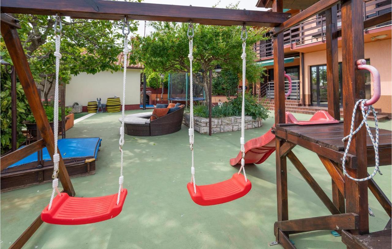 1 Bedroom Amazing Apartment In Peruški 外观 照片