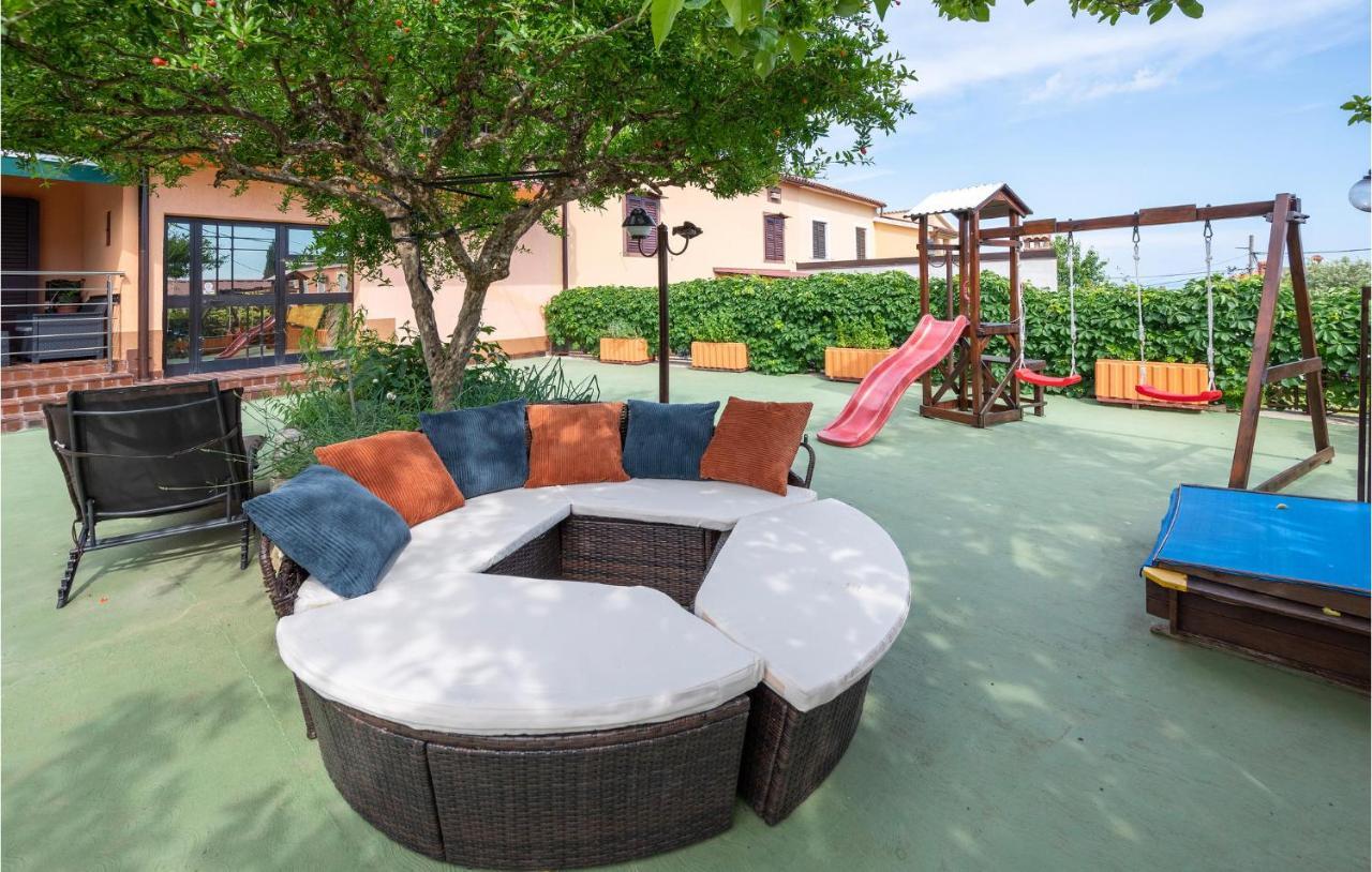 1 Bedroom Amazing Apartment In Peruški 外观 照片