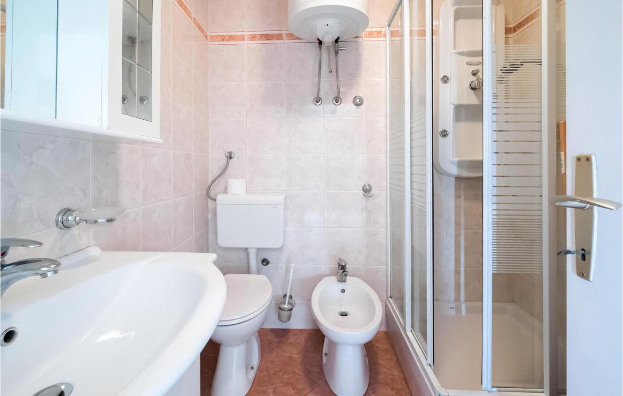 1 Bedroom Amazing Apartment In Peruški 外观 照片