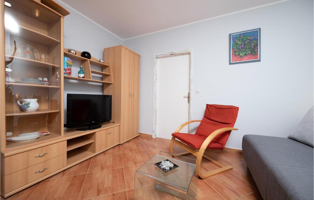 1 Bedroom Amazing Apartment In Peruški 外观 照片