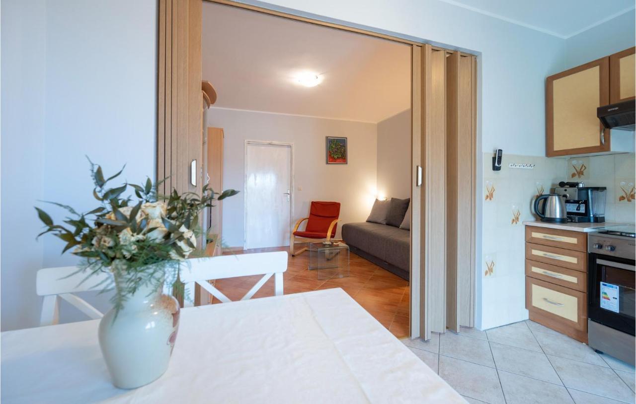 1 Bedroom Amazing Apartment In Peruški 外观 照片