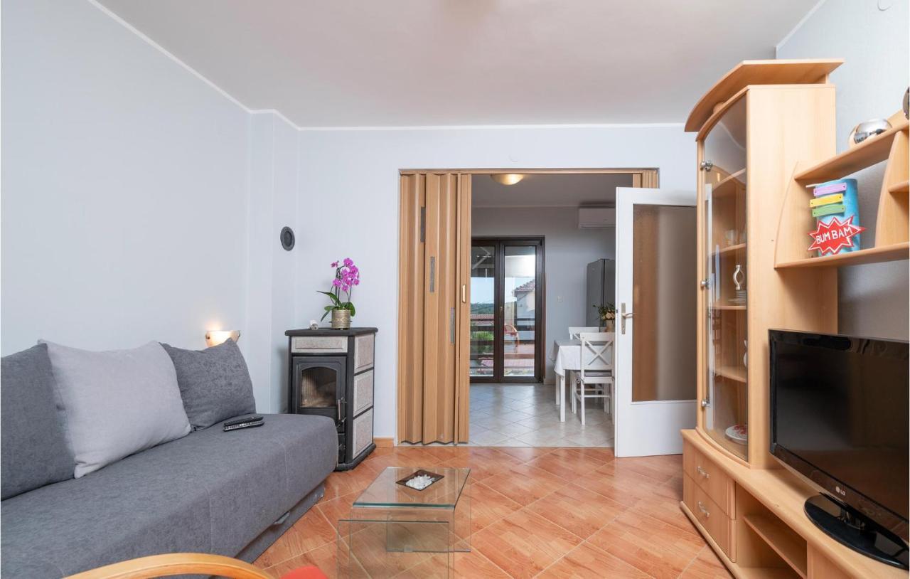 1 Bedroom Amazing Apartment In Peruški 外观 照片
