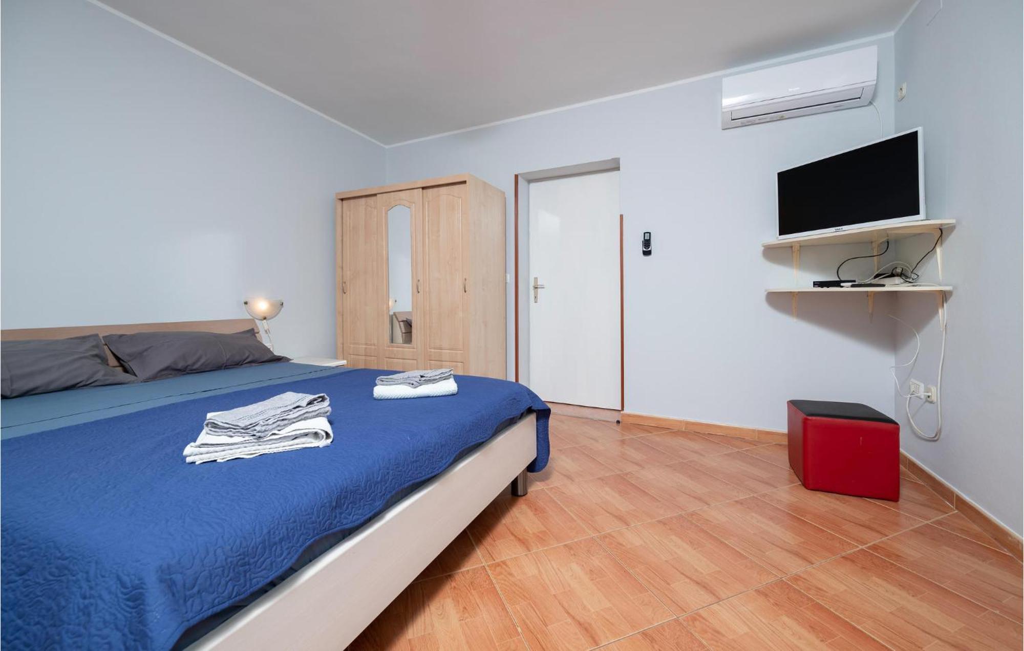1 Bedroom Amazing Apartment In Peruški 外观 照片